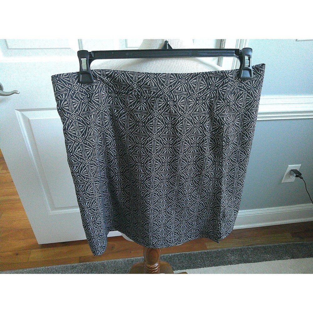 RipSkirt Hawaii Women's  Black/white Geometric  Wrap Skirt Length 2 Size large